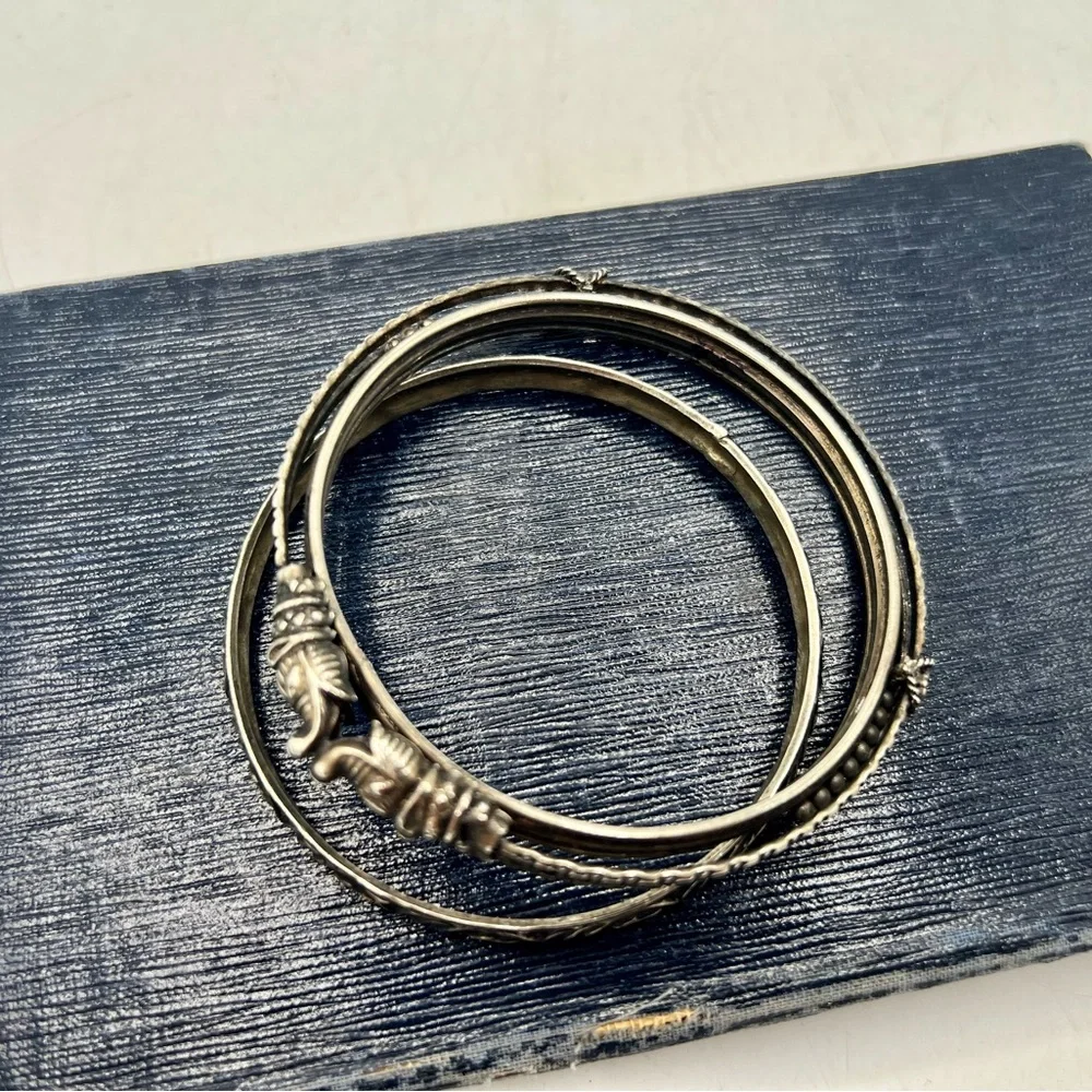 Set of 2 Vintage India silver tone tarnished bracelets unique! - Picture 2 of 9